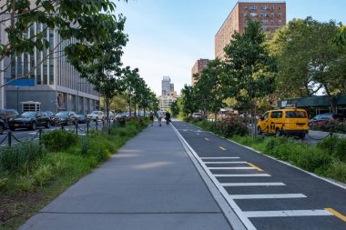 Brooklyn Köprüsü girişi Yazın güneşli gün ışığında