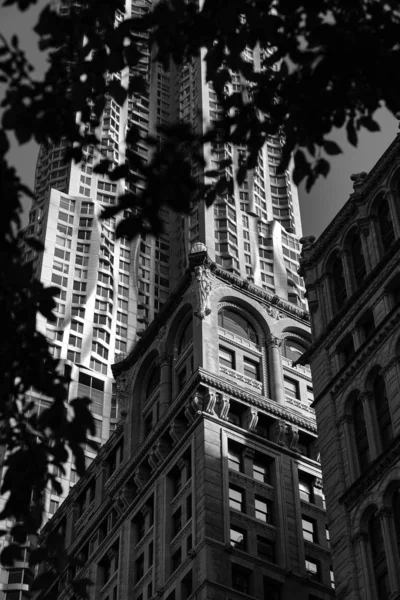 맨해튼 하류에 있는 오래 되고 현대적 인 건물 들 — 스톡 사진