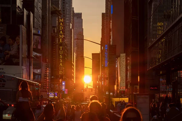 Full sun Manhattanhenge objeví v centru Times Square — Stock fotografie