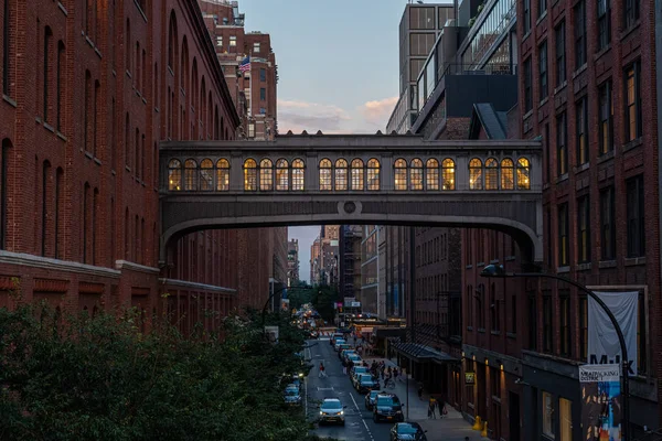 Blick auf die High Line im Sommer in Manhattan — Stockfoto