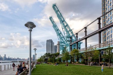 Williamsburg, Brooklyn 'deki Domino Park, Eski Şeker Fabrikası