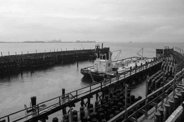 Staten Island Ferry στο λιμάνι της Νέας Υόρκης κατά της Κάτω Manh — Φωτογραφία Αρχείου
