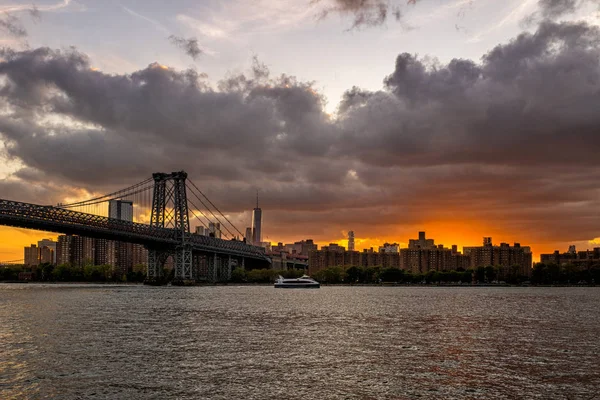 Domino Park en Williamsburg Brooklyn, antigua fábrica de azúcar — Foto de Stock