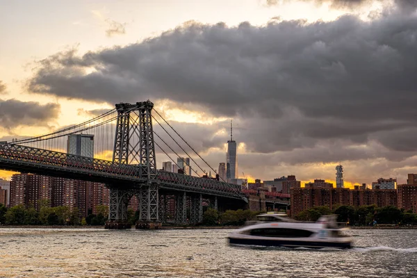 Domino Park ve Williamsburgu Brooklyn, stará cukrovar — Stock fotografie