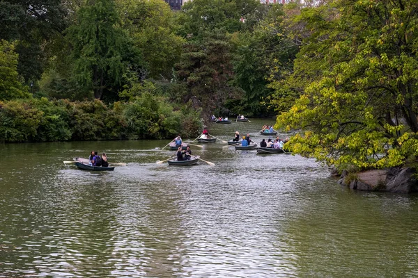 Frühherbstliche Farbe im Central Park Süd — Stockfoto