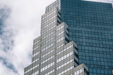 Finansal Bölgedeki modern gökdelenlerin yakın görüntüsü 