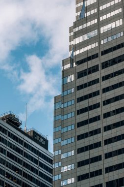 Finansal Bölgedeki modern gökdelenlerin yakın görüntüsü 