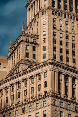 Finansal açıdan tarihsel ve modern gökdelenlerin yakın görüntüsü 