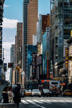Manhattan 'ın ortasındaki 42. Sokak Times Meydanı' nın genel manzarası.