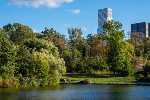 Early autumn color in Central Park North — Stock Photo, Image