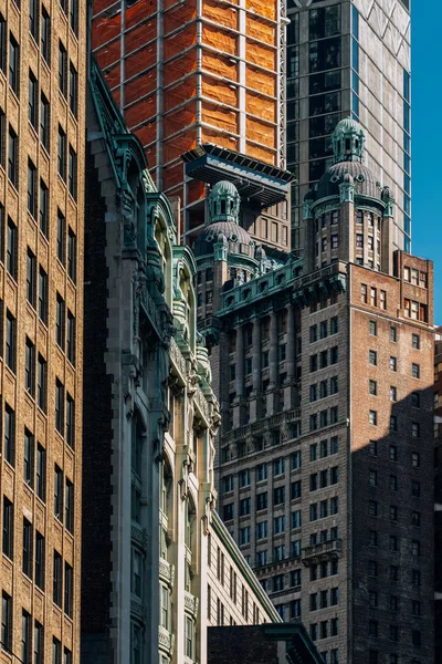 Vista de perto de arranha-céus em Financial District Lower Manhatt — Fotografia de Stock