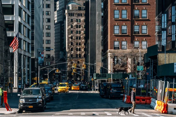 Uma vista geral de rua da área de Wall Street no Distrito Financeiro — Fotografia de Stock