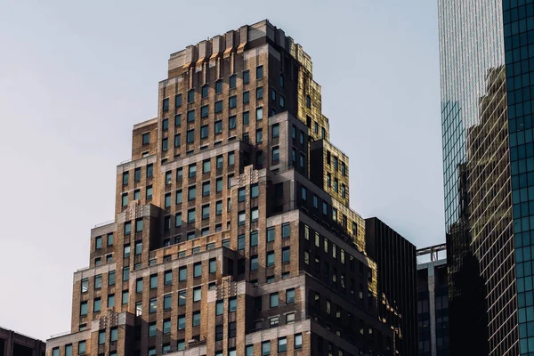 Close-up view of modern skyscrapers in Financial District Lower — Stock Photo, Image