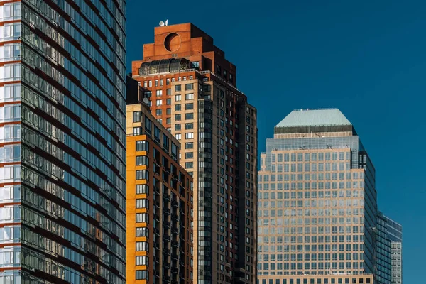 Közelkép a modern felhőkarcolókról a Financial District Lower-ban — Stock Fotó