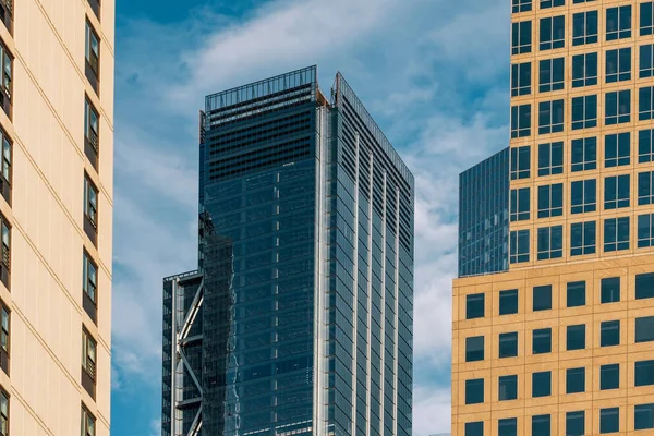 Close-up view of modern skyscrapers in Financial District Lower — Stock Photo, Image