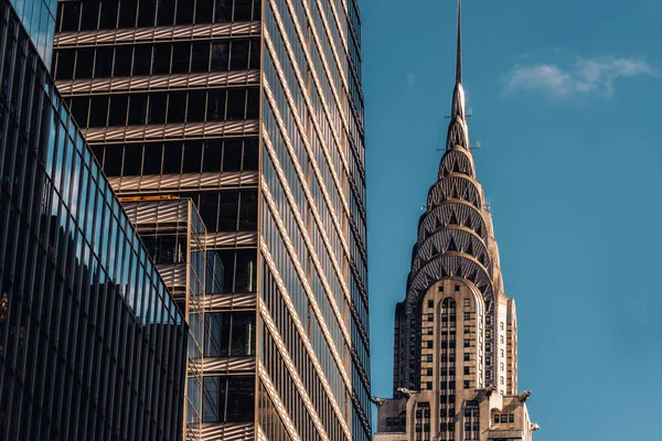 Close-up view of Chrysler Building and One Vanderbilt skyscraper — 스톡 사진