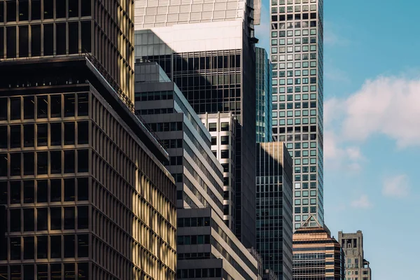 Vue rapprochée du 432 Park Avenue Condominiums et skyscra moderne — Photo