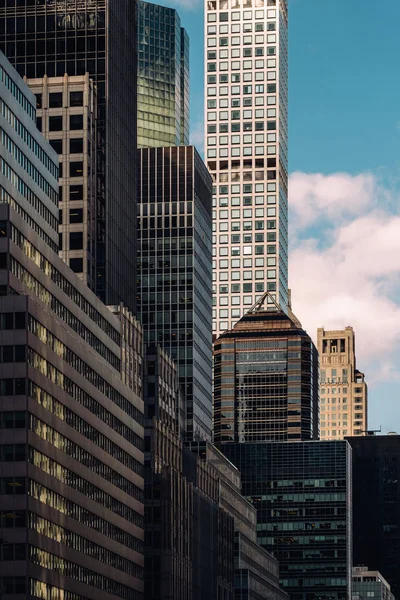 Vue rapprochée du 432 Park Avenue Condominiums et skyscra moderne — Photo