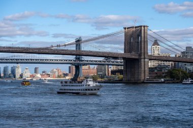 Sonbaharda gündüz vakti Güney Caddesi Limanı 'nda 15. iskele.