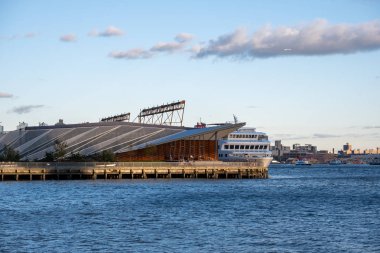 35. İskele parkı güz aylarında Aşağı Doğu Yakası 'nda.