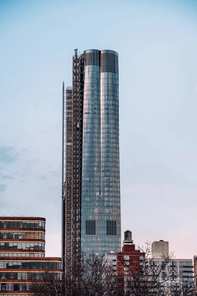 Widok na zachód słońca niedokończony 15 Hudson Yards from High Line Park — Zdjęcie stockowe