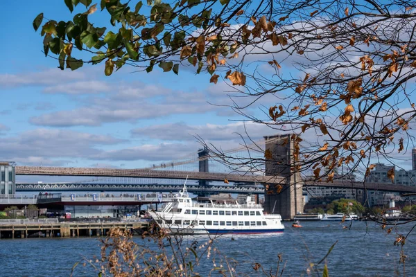 Cais 15 no South Street Seaport durante o dia no Outono — Fotografia de Stock