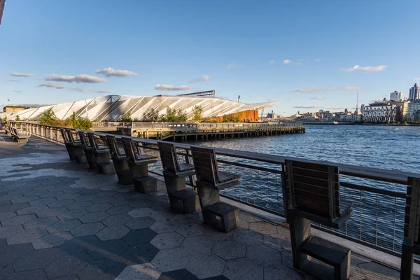 Pier 35 parque en el Lower East Side durante el día en otoño — Foto de Stock