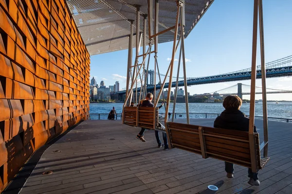 35. İskele parkı güz aylarında Aşağı Doğu Yakası 'nda.