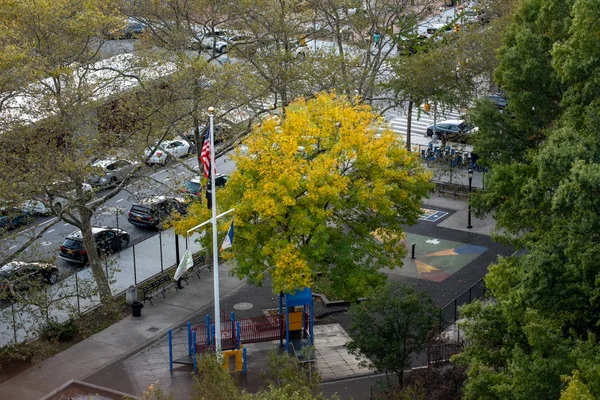 Jesienny kolor liści w dzielnicy Two Bridges Dolny Manhattan — Zdjęcie stockowe