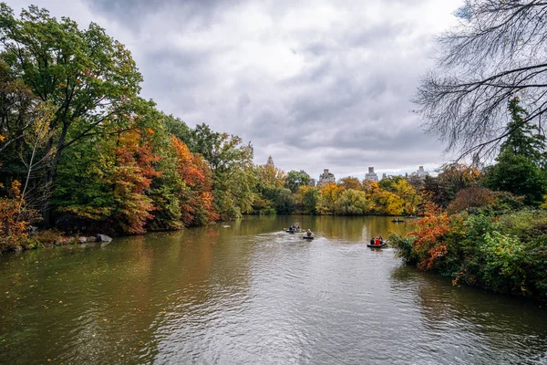 Herbst Laubfärbung des Central Park in Manhattan — Stockfoto