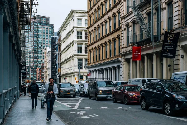 Časný ranní dopravní zácpa na Broome Street v Soho New York Cit — Stock fotografie