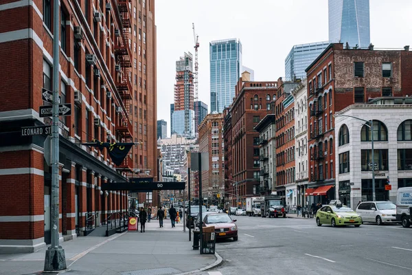 Representante arquitetura tijolo vermelho do distrito de Tribeca em L — Fotografia de Stock