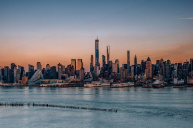 Hudson Nehri üzerinde Sunset Golden Hour Batı Manhattan Buil