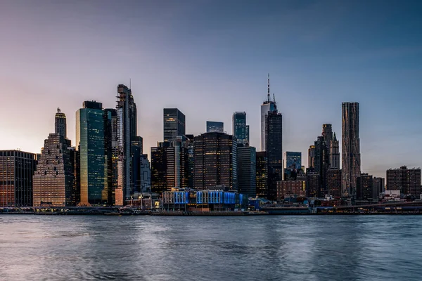 Doğu Nehri Üzerinde Günbatımı Aşağı Manhattan Brookly 'den Skyline Manzarası — Stok fotoğraf