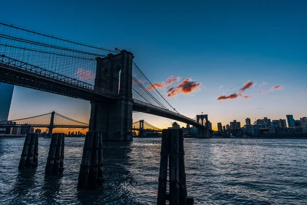 Sunrise at Brooklyn Bridge and Dumbo View from Lower Manhattan E — Stock Photo, Image