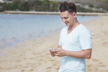 adam manifatura Plajı'nda cep telefonunuzda 