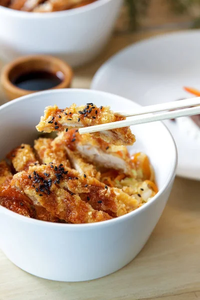 Japanese food chicken katsu don served in white bowl with chopst — Stock Photo, Image