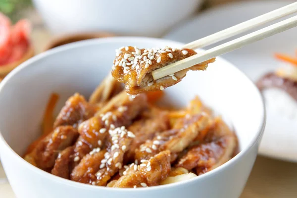 Japanese food chicken katsu don served in white bowl with chopst — Stock Photo, Image