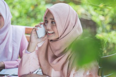 Sahip ara kafe kadın