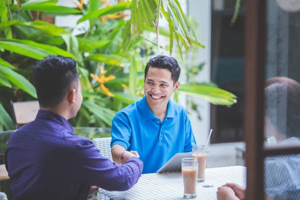 Conceito de Sucesso do Trabalho em Equipe. aperto de mão — Fotografia de Stock