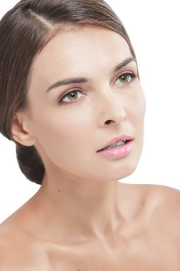 doğal makyaj modeliyle güzel yüzü