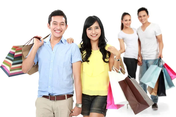 Pessoas felizes com sacos de compras — Fotografia de Stock