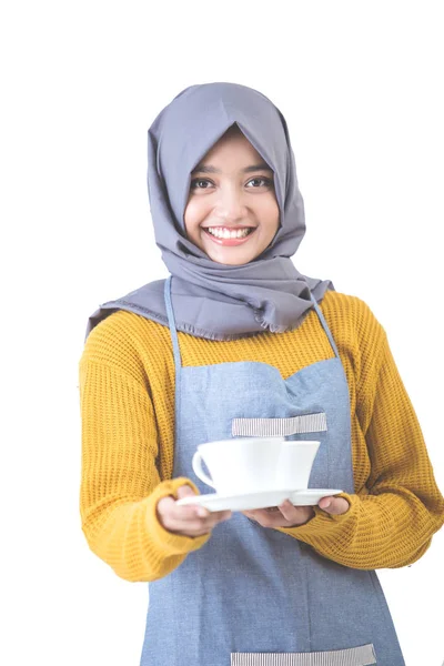 Waitress with head scarf serving coffee — Stock Photo, Image