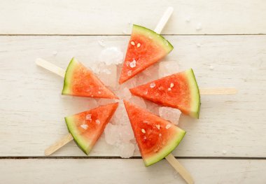 taze soğuk karpuz popsicles 