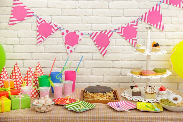 Mesa configurada para la fiesta del niño — Foto de Stock