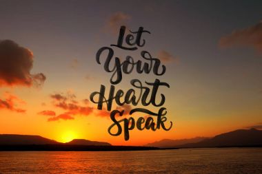 güzel gün batımı sahne üzerinde teklif