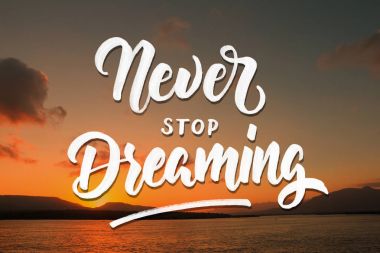 güzel gün batımı sahne üzerinde teklif