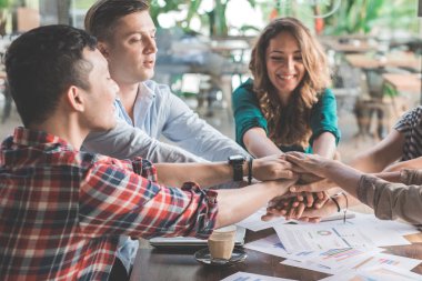 Bir kafede beyin fırtınası Toplantı