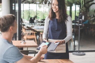 Müşteri faturalarını kredi kartı ile ödeme
