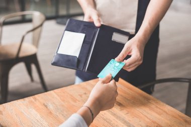 Müşteri faturalarını kredi kartı ile ödeme